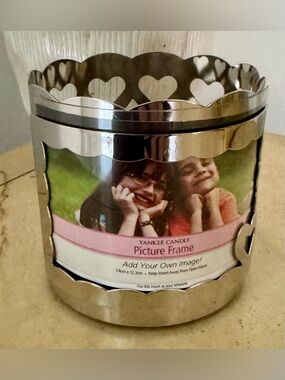 Yankee Candle Silver Jar Holder w/Heart-Edged Photo Frame Nib